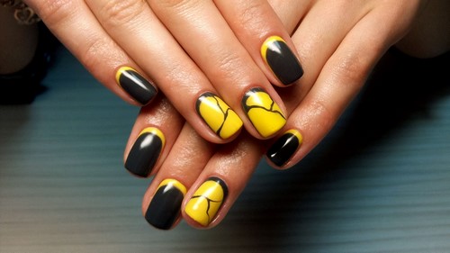 Design alla moda di manicure per unghie corte - idee fotografiche