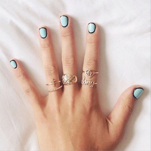 Diseño de moda de manicura para uñas cortas - ideas para fotos