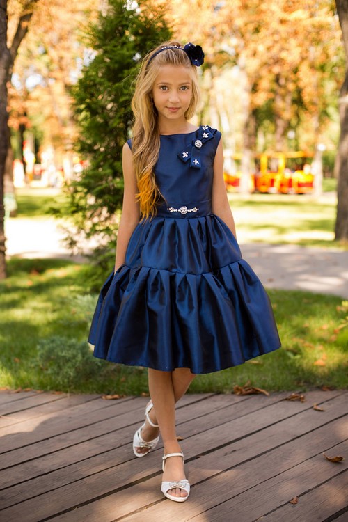 Για μικρά fashionistas! Όμορφα φορέματα αποφοίτησης για κορίτσια