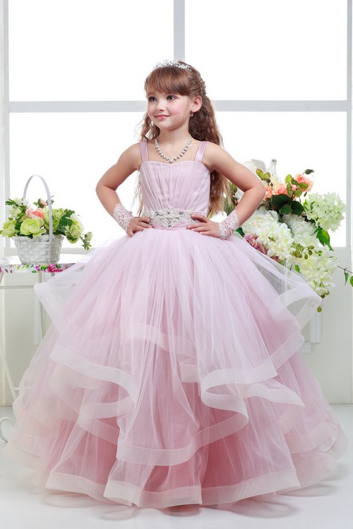Pro malé módy! Krásné maturitní šaty pro dívky