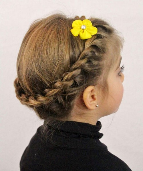 Najpiękniejsze fryzury dla dziewcząt na balu maturalnym
