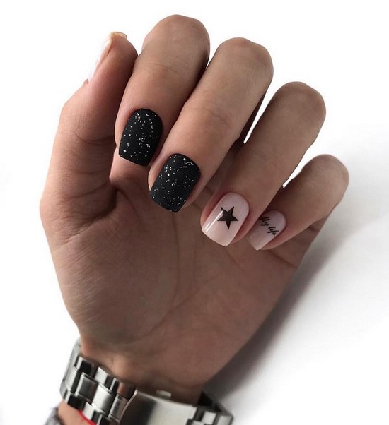 Modny ciemny manicure - piękne zdjęcia pomysłu na manicure w ciemnych odcieniach