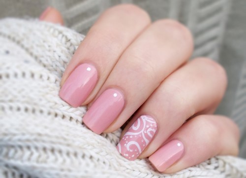 Nude manicure - najlepsze pomysły na modny design paznokci