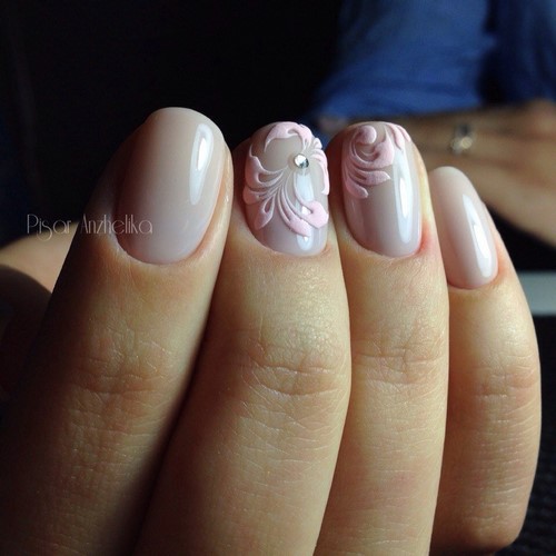 Nude manicure - najlepsze pomysły na modny design paznokci