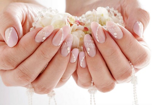 Naakte manicure - de beste ideeën voor trendy nagelontwerp