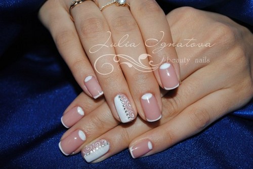 Nude manicure - the best ideas for trendy nail design
