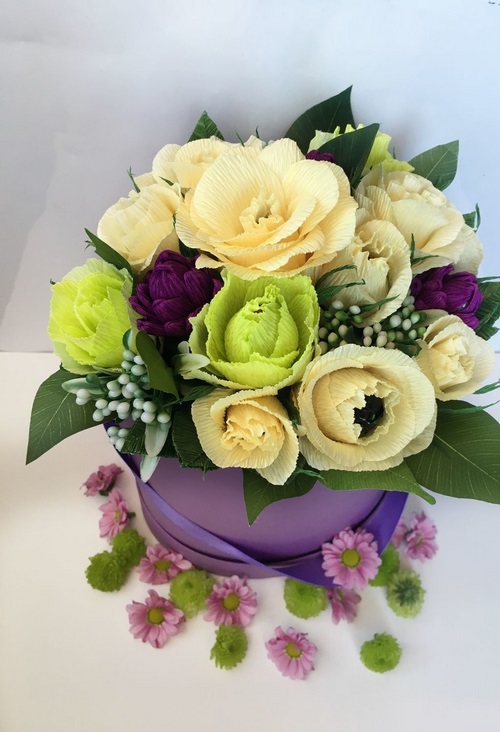 Μοντέρνα floristic τάση: do-it-yourself λουλούδια σε ένα κουτί