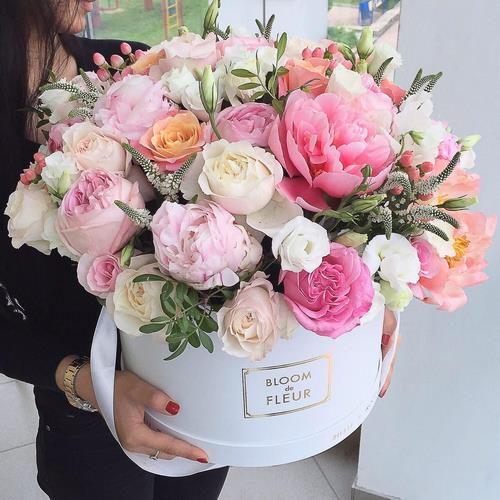Trend floristik bergaya: bunga do-it-yourself dalam kotak