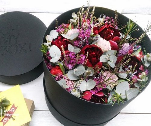 Модна флористическа тенденция: направете сами цветя в кутия