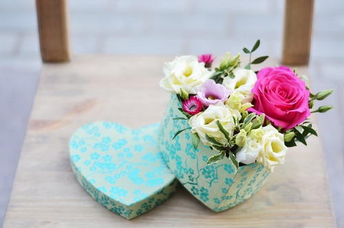 Módní floristický trend: do-it-yourself květiny v krabici