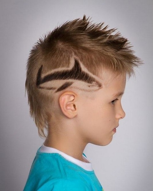 Modne fryzury dla chłopców. Pomysły na fryzury, trendy, trendy