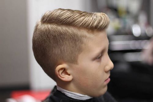 Cắt tóc thời trang cho bé trai. Hình ảnh cắt tóc ý tưởng, xu hướng, xu hướng