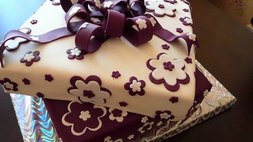 Vackra födelsedagskakor. Fantastiska bilder av idéer för tårtdekorationer