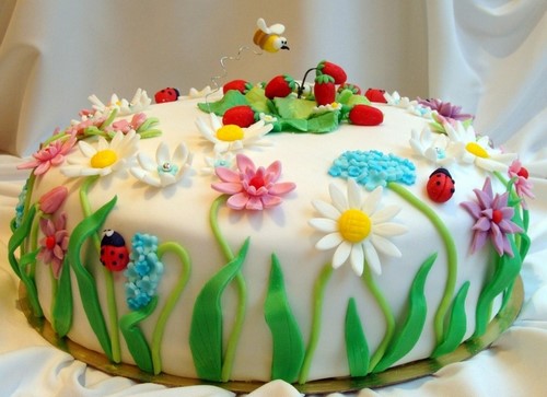 Bánh sinh nhật đẹp. Ý tưởng hình ảnh tuyệt vời để trang trí bánh