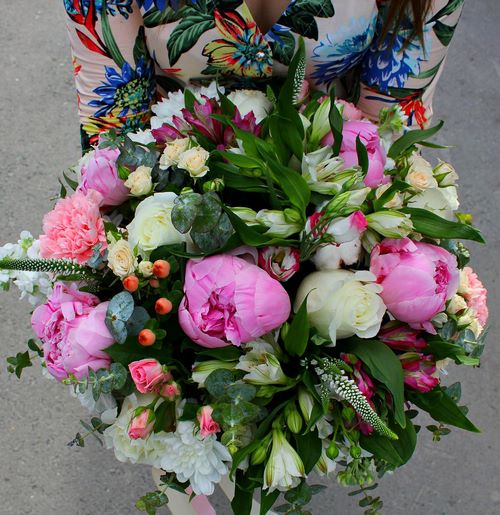 Ang pinakamagagandang bouquets ng peonies: disenyo, floral trend, mga ideya sa disenyo