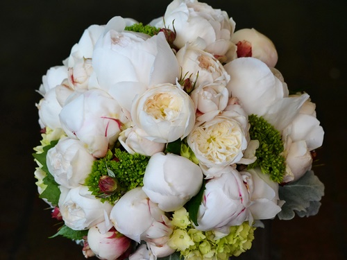 The most beautiful bouquets of peonies: design, floral trends, design ideas