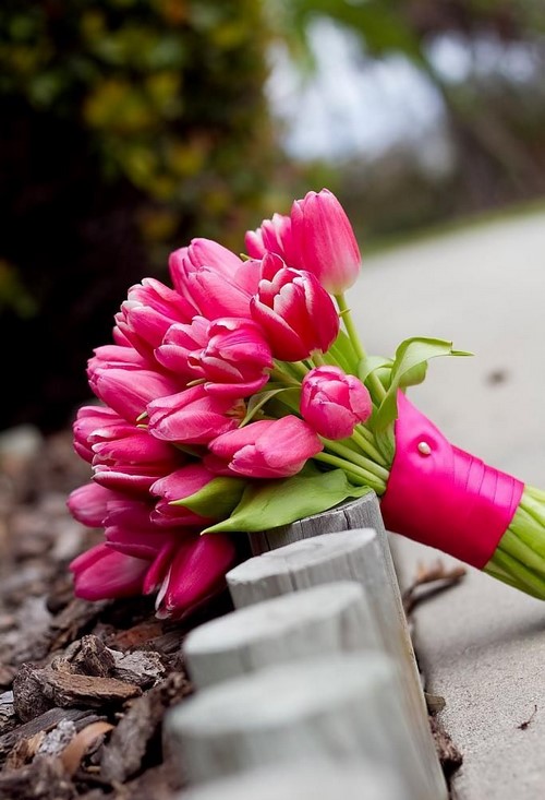 Prachtige lente boeketten van bloemen en lente bloemstukken