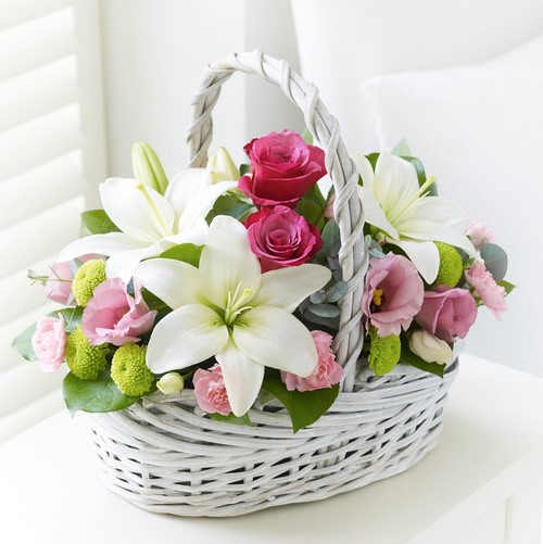Vakre vårbuketter med blomster og vårblomsterarrangementer