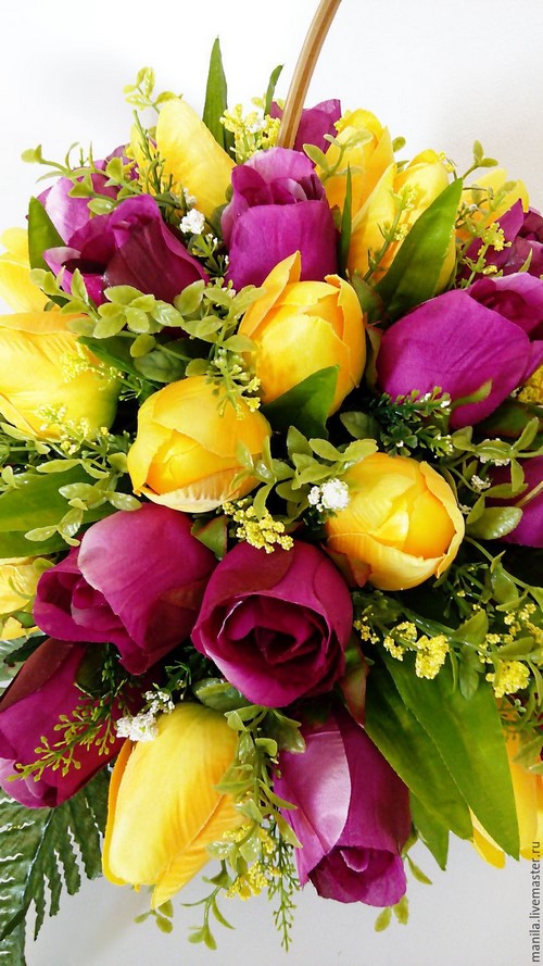 Vackra vårbuketter med blommor och vårblommor