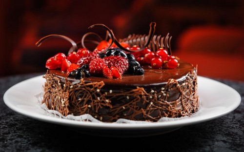 Ang pinaka magandang cake ng tsokolate - larawan, dekorasyon, mga ideya sa dekorasyon at disenyo