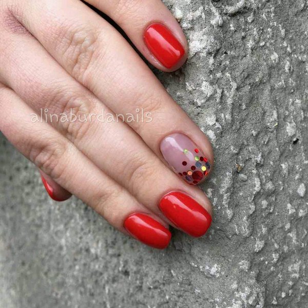 Schattige manicure in rood: nieuw