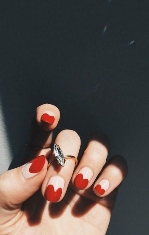 Schattige manicure in rood: nieuw