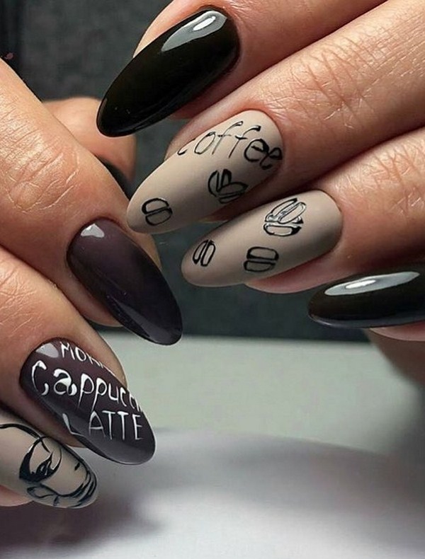 Oszałamiający manicure z napisami: słowa na paznokciach - pomysły na zdjęcia