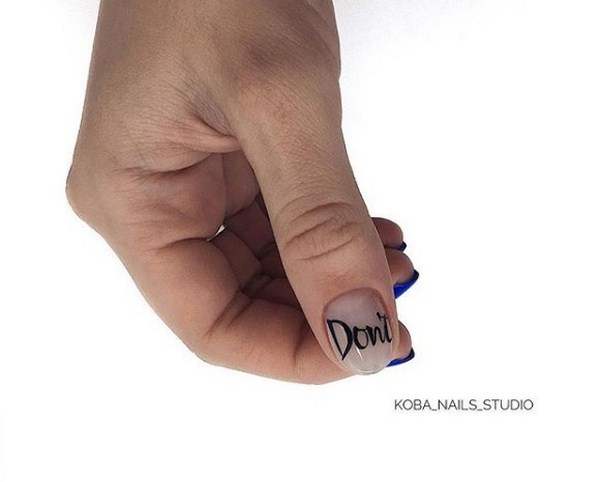 Zapanjujuća manikura s natpisima: riječi na noktima - ideje za fotografije