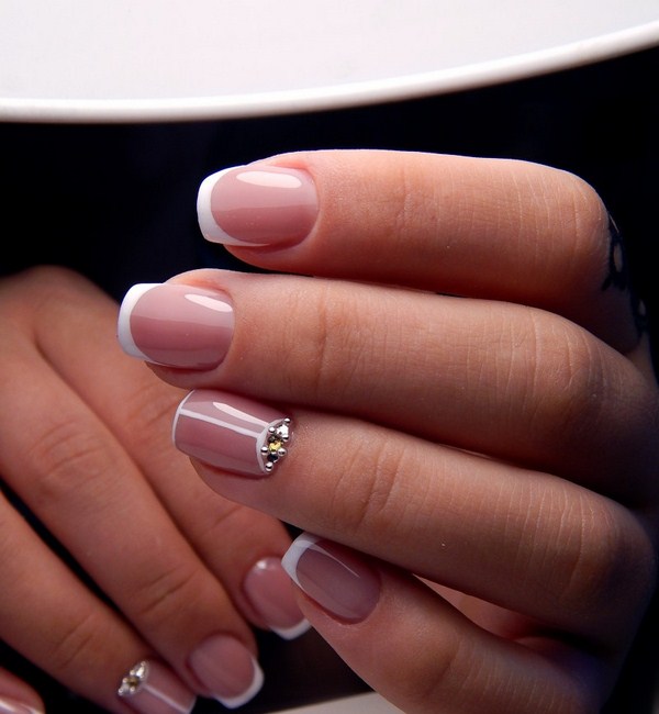 Manucure de mariage de la mariée: options de conception d'ongles luxueuses