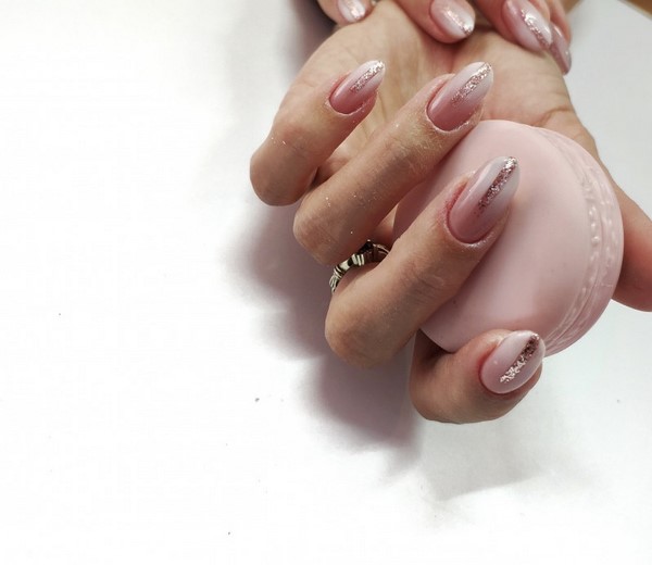 Nowy lakier żelowy do manicure: na zdjęciu ciekawe przykłady żelowego lakieru do paznokci