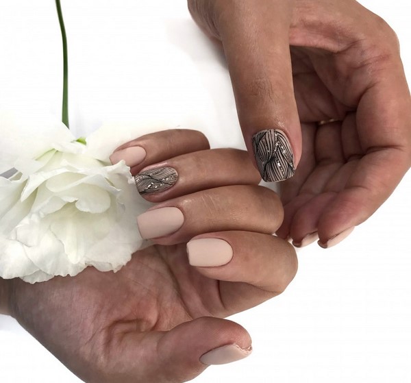 Ny manikyr gelpolver: intressanta exempel på nagellack gelpolver på bilden