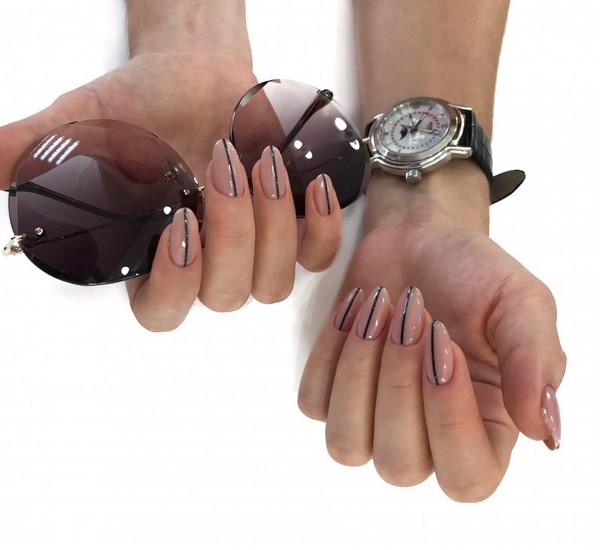 Nowy lakier żelowy do manicure: na zdjęciu ciekawe przykłady żelowego lakieru do paznokci