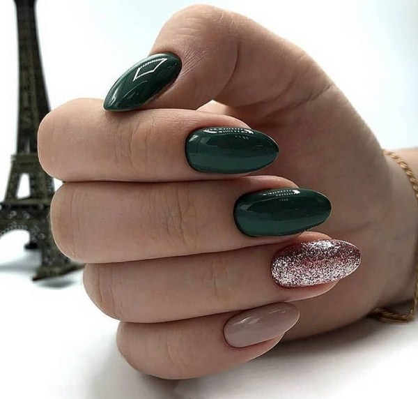 Mooie manicure in modieus ontwerp - het beste nieuws op de foto