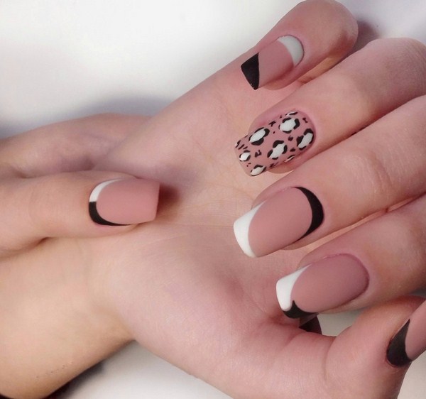 Beautiful manicure in fashionable design - the best news in the photo