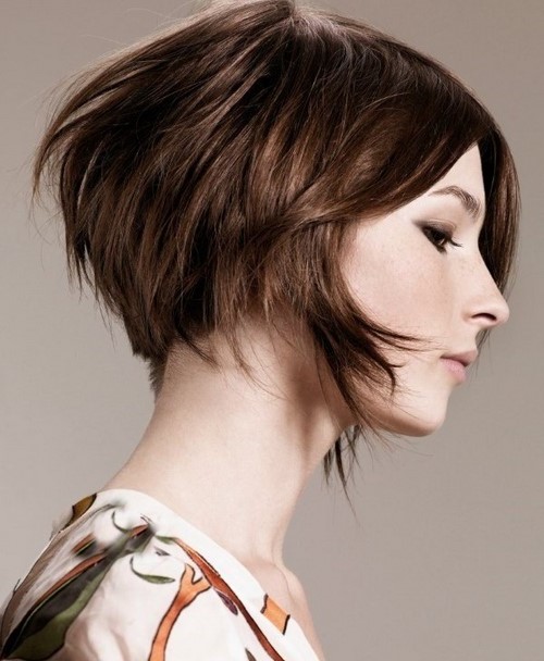 Tagli di capelli alla moda con asimmetria: innovazioni spettacolari e soluzioni eleganti