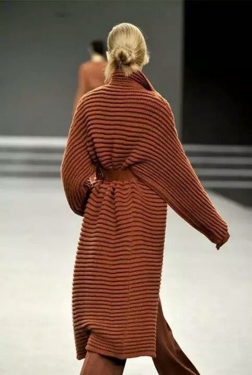 Tendenze alla moda a maglia: stili a maglia in look originali