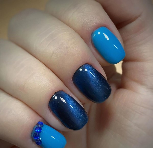 Inspirado manicure azul. Principais inovações