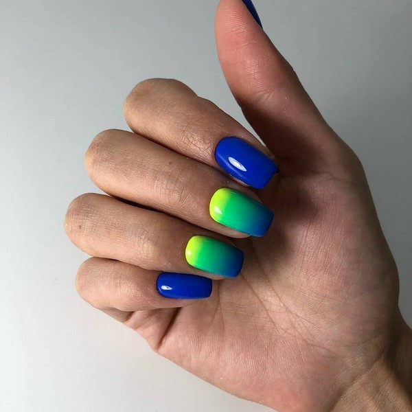 Manicure biru inspirasi. Inovasi atas