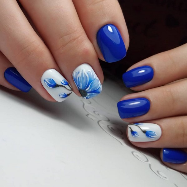 Inspirujący niebieski manicure. Najważniejsze innowacje