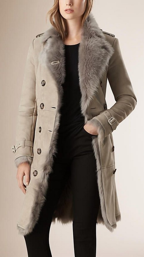 Casacos de pele de carneiro na moda - o vestuário mais quente da temporada