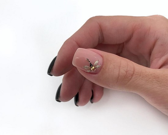 Manucure à la mode uniquement pour différentes longueurs et formes d'ongles. Les plus beaux exemples